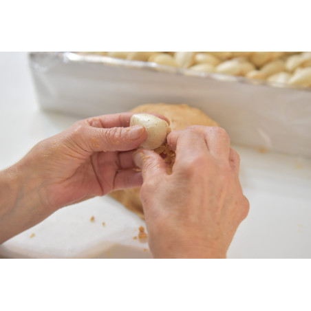 Almendra Rellena de Turrón.